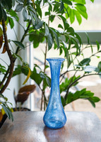 Retro karcagi (berekfürdői) fátyolüveg váza - ritka kék színű repesztett üveg váza