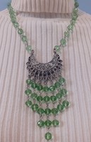 Art deco stílusú, zöld  csiszolt üveggyöngyökkel díszített nyaklánc