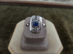 Fehér arany art deco gyűrű kék zafírral és gyémántokkal