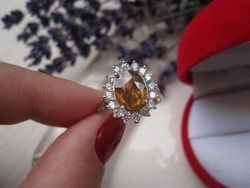 Ritka, gyémánt csillogású sphene kővel különleges ezüst gyűrű - 1,65 cm