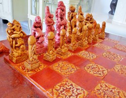 Különleges régi erotikus sakk Káma-szútra figurákkal