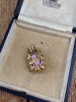 Antik csiszolt üvegű aranyozott fém borítású parfümös üveg, miniatűr