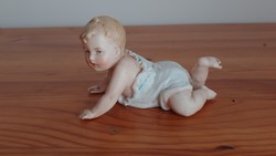 Német porcelán négykézláb mászó baba szobor