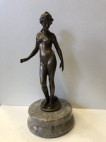 Bronz női akt szobor