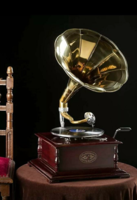 Tölcséres gramofon hanglejátszó készülék ( 4 szöglet alakú)
