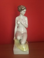 Hollóházi női akt porcelán szobor