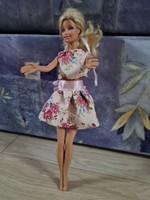 Eredeti Mattel Barbie baba 2009-es rózsás ruhában Indonez baba