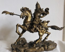 Keleti harcos lovas szobra