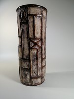 Iparművészeti kerámia váza, Jelzett
