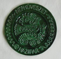 NÉPMŰVÉSZET - HÁZIIPAR feliratú régi zöld mázas fali tányér, falidísz