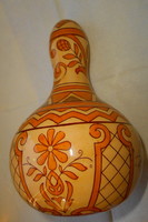 Lopotők alakú egyszálas majolika-porcelánfajansz  váza-kézzel festett 