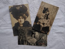 3 db antik fotó/képeslap, hölgyek elegáns kalapban, fodros ruhában, kora 1900-as darabok