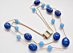 Duplasoros nyaklánc kék kerámia és üveg gyöngyökkel, díszkapoccsal