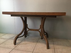 Thonet stílusú asztal