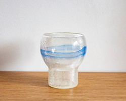 Retro karcagi (berekfürdői) fátyolüveg váza - kék fehér színátmenetes irizáló repesztett üveg váza