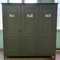 Három ajtós ruhásszekrény, festett szürke