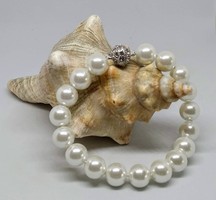 Shell pearl karkötő, fehér színű 10 mm-s gyöngyökből
