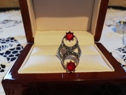 Eladó régi kézműves piros köves, és markazitos gyönyörű gyűrű!
