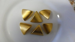 6 db dekoratív háromszög gomb : 2.5 cm   Készülhet belőle:  egyedi dekoráció is!