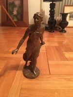 Spy woman female statue