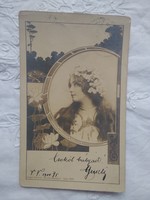 Antik/szecessziós hosszúcímzéses képeslap/fotó, hölgy virágos fejdísszel, szecessziós keret, lótusz
