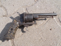 régi gyúpeckes revolver