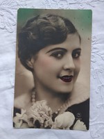 Antik francia kézzel színezett romantikus fotólap/képeslap rövid hajú hölgy portréja 1931