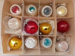 Régi üveg karácsonyfadísz dobozában egyben 12-darab