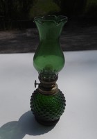 Zöld üveges kis petróleum lámpa
