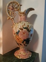 Zsolnay porcelánfajansz, vizes kancsó, 1880 körül, áttört füllel.