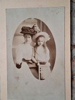 Kabinetfotó, vizitkártya: Anya lánya kontraszt 1870