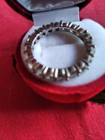 Ezüst, fémjelzett gyűrű, körbe cirkónia kövekkel kirakva