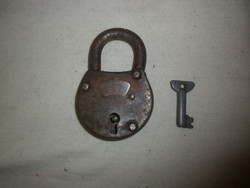 régi lakat kulcsal 9cm