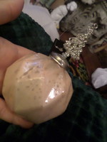 8 cm-es / + 5 cm-es fém fenyő /nagyon patinás , vastagabb üveg karácsonyfadísz , dekorációs gömb .