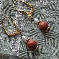 Antik ezüst fülbevaló, vörös eredeti napkő - aranylón csillámos és tenyésztett gyöngy kombináció