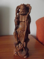 Faragott szantálfa szobor, keleti szerzetes.