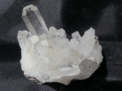 Természetes Hegyikristály, jellegzetes tiszta Kvarc ásvány darab. 40 gramm