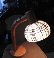 Quelle vintage fenyőfa állítható testű asztali lámpa