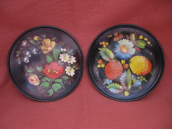 Retro fém, kézzel festett dekoratív szovjet, orosz fali tányér pár