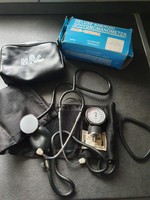 Hagyományos vérnyomásmérő fonendoszkóppal