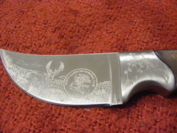 Gravírozott vadász nyúzó kés