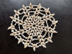 Kagylókból készített csipke kuriózum, kagylós, csigás “csipke”, asztaldísz