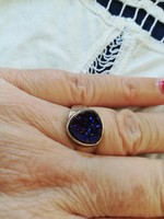 Eladó régi ezüst kézműves gyűrű lila diopszid kővel!
