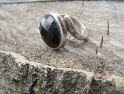 Ezüst gyűrű nagy, ovális onix kővel