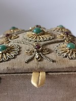 Ezüsthímzett ékszerdoboz féldrágakövekkel / Silver embroideret jewelry box
