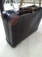 Decorative children's suitcase-storage