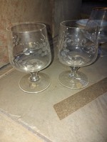 2 bulgár üveg borospohár, metszett