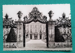 Magyarország,Fertődi Esterházy-kastély kapuja és udvari homlokzata,postatiszta képeslap
