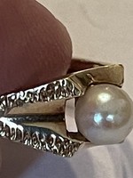 Különleges 14kr aranyból készült gyűrű szép  gyönggyel eladó Ara:40000.-