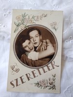 Antik, magyar kézzel színezett fotólap/képeslap 'Szeretlek' felirattal, romantikus pár Monostory
